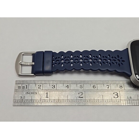 Fitbit Versa FB504 Smartwatch Heart Rate Bluetooth Activity Tracker W Charger - Picture 9 of 11